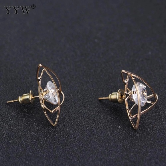 💙💎💲FIRM🛍➕BUNDLE 4 DISCOUNT! CAGED CZ💛TRIANGLE - Picture 4 of 8